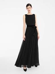 Sofisticato abito lungo di saint laurent realizzato in georgette di seta color nero e impreziosito da ricami floreali in lurex fil coupè. Abito In Georgette Sable Gonne Gonne Ampie Abiti Lunghi