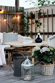 Einfache Nordliche Balkongestaltung Ideen Fur Kleine Flachen Balkondekoration Balkon Dekor Blumen Lichter
