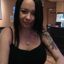 Sharon Henshaw's Instagram, Twitter & Facebook