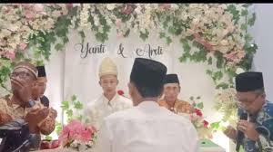 Viral, Detik-detik Penghulu Meninggal Usai Pimpin Akad Nikah Pengantin,  Mendadak Tertunduk Lemas - Tribunjabar.id