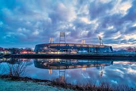 Seit 1930 tragen die fußballer werder bremens und dessen vereinsvorläufer ihre heimspiele im 1909 erbauten bremer weserstadion aus. Weserstadion Bremen Estado De Bremen Alemania Capacidad 42 358 Espectadores Equipo Local Werder Bremen Vista Nocturna Werder Bremen Bremen Bilder