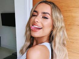 It was the year that kem cetinay and amber davies won the show and we have to admit, we still look back at love island 2017 with fondness. Love Island S Amber Davies Looks Totally Different After Undergoing Complete Makeover Mirror Online