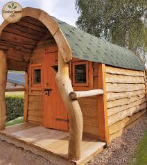 Eine richtige straße gibt es nicht und wer das haus besucht, muss sich auf einen schweißtreibenden aufstieg einrichten. Hobbithaus Margo Vertraumtes Gartenhaus Timberteam Holzbauten