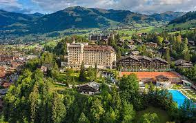 It is also one of the largest ski areas in the alps. Ihr Luxushotel In Der Schweiz Gstaad Palace