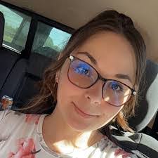 Petra Rowe's Instagram, Twitter & Facebook