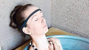 Ice bath psychology & meditation in the cold