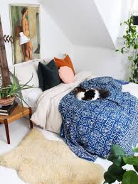 These Hacks Make It Easy To Style Your Bed On The Floor Mattress On Floor Floor Bed Bed