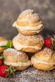 Croccante e golosa, dalla consistenza inconfondibile data dalla famosa sfogliatura a 5 giri inventata da un famoso cuoco francese. Ricetta Di Pasta Sfoglia Fatta In Casa