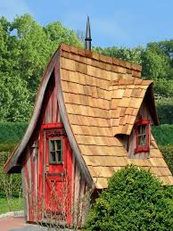 Cabane Kasa Woodland House Crooked House Shed To Tiny House