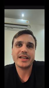 Net vinnige raad vir nuwe pa’s! Niemand sê vir jou die vooraf nie. Dit is  ‘n groot plesier. Sterkte vir die week. #afrikaans #ouers