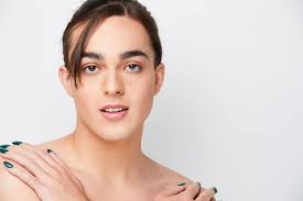 Zach Torres's Instagram, Twitter & Facebook