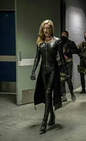 Black Siren Earth 2 Laurel Lance I Really Liked Earth 1 Laurel And Her Character Development But Katie Cassidy S Fier Black Siren Black Canary Cassidy Black