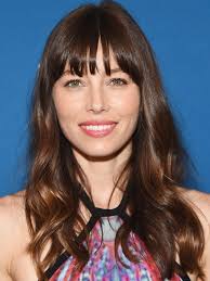 Ich habe ein sehr rundes gesicht möchte dass es schmaler wirkt! Frisuren Schmales Gesicht Diese Looks Sind Perfekt Fur Sie