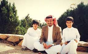 دليلك إلى التاريخ الإسلامى الصحيح دون تزوير أو تشويه | إشراف الدكتور راغب السرجاني. Cave Auf Twitter ÙŠÙ‚ÙˆÙ„ Ø§Ù„Ø£Ù…ÙŠØ± Ø®Ø§Ù„Ø¯ Ø§Ù„ÙÙŠØµÙ„ Ø¨Ø£Ù†Ù‡ ÙŠØ±Ø³Ù… Ø¨Ø´ÙƒÙ„ Ù…Ø³ØªÙ…Ø± ÙˆØ­Ø³Ø¨ Ù…Ø§ ØªÙ‚ØªØ¶ÙŠÙ‡ ØªÙ‚Ù†ÙŠØ§Øª Ø§Ù„Ù„ÙˆØ­Ø© Ø®ØµÙˆØµØ§ Ø£Ù†Ù‡ ÙŠØ³ØªØ®Ø¯Ù… Ø§Ù„Ø£Ù„ÙˆØ§Ù† Ø§Ù„Ø²ÙŠØªÙŠØ© ÙˆØ£ÙŠØ¶Ø§ Ø¨Ø£Ù†Ù‡ ÙŠØ±Ø³Ù… Ù…Ø¬Ù…ÙˆØ¹Ø© Ù…Ù† Ø§Ù„Ù„ÙˆØ­Ø§Øª ÙÙŠ ÙˆÙ‚Øª ÙˆØ§Ø­Ø¯ Https T Co Oup1oamrmu