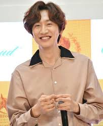 Born on july 14, 1985, he began his career as a model in 2007 and then made his acting debut in the 2008 television drama the scale of. Lee Kwang Soo Celebrity Biography Zodiac Sign And Famous Quotes