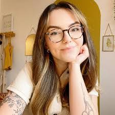 Nina Dyer's Instagram, Twitter & Facebook