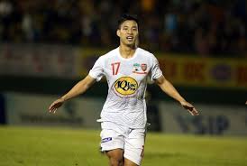 Và ở tình huống này, văn thanh đã được các đồng đội nhường thực hiện quả đá 11m. VÄƒn Thanh Ghi Ban Hagl Tháº¯ng Tráº­n Thá»© 2 Lien Tá»¥c