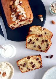 Gateau Au Yaourt Amandes Et Pepites De Chocolat Del S Cooking Twist Recipe In 2020 Yogurt Cake Almond Yogurt Almond Recipes