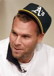 A's sign pitcher Ben Sheets to a 1-year deal