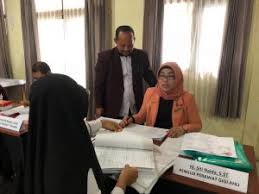 Perawat gigi juga memberikan saran mengenai kebiasaan makan yang berkaitan dengan kesehatan gigi. Perawat Perawat Gigi Mengikuti Uji Kompetensi Di Dinas Kesehatan Kabupaten Banjar Pemerintah Kabupaten Banjar