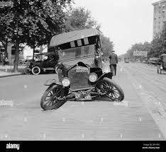 A Vintage Photo Of A Car Crash Showing A Model T Ford With The Sheels Broken Off Stock Photo Alamy