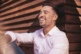 Listen to albums and songs from ramon roselly. Ramon Roselly Gewinnt Mit Schlagermusik Die 17 Staffel Von Dsds