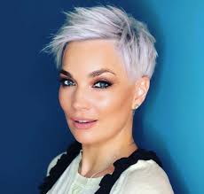 La formula brevettata gray target technology copre i capelli grigi con una tonalità che si armonizza con il tuo colore naturale. Capelli Grigi Sfumature Spettacolari Da Condividere Per Il 2019