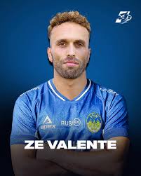 Ze Valente is Blue!!! PSIM Yogyakarta meresmikan Ze Valente sebagai pemain  baru untuk musim depan. PSIM mode menggila musim depan. Ze Valente bakal  menservis Nermin Haljeta dan Rafinha.