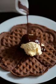 Gaufres Au Chocolat Et Lait De Coco Sauce Choco Cafe Et Baileys Gaufre Chocolat Dessert Gaufres