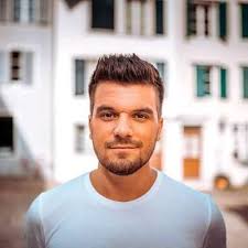 Alex Lasco's Instagram, Twitter & Facebook