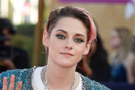 Her parents, john stewart and jules stewart, both work in film and television. Why She Didn T Dare Show Off As A Couple With A Woman World Today News
