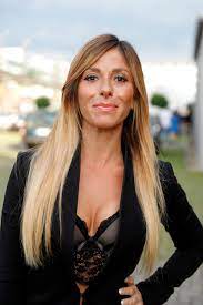 Guelcan kamps attends the 'cabo by milka' after party during platform fashion july 2017 at areal boehler on july 23, 2017 in duesseldorf, germany. Gulcan Kamps Gestern War Der Schlimmste Tag In Meinem Leben Gala De