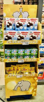 Es gibt 4 verschiedene ottifanten frühstüchsbrettchen mit verschiedenen ottifanten motiven & texte dazu. Edeka Ottifanten Display Zweitplatzierung Schokokusse Tee Fruchtgummi Naschkater Com Das Sussigkeiten Marketing Blog