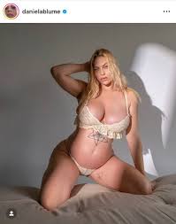 Buho on X: Daniela Blume está embarazada y yo me acabo de enterar.  t.co3mfbArnsPw  X