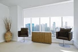 Que ce soit pour un store vénitien, un store bateau, un store enrouleur ou encore un panneau japonais, castorama a sélectionné pour vous une large gamme de supports de store : Store Enrouleur Ecran Geant