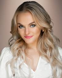 Meet contestant #11, Kailey Johnson! Kailey is a 19-year-old Integrated  Studies Major from Bettendorf, Iowa! I am entering Miss LSU because I would  love the opportunity to represent my college and be