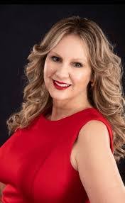 Amber Mouser's Instagram, Twitter & Facebook