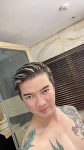 Tuy là trời cũng khuya gồi! Nhưng Anh vẫn mua được 1 chiếc tóc mới này nha  mấy đứa! Cám ơn các siêu chiến binh của Anh Anh ko hứa sẽ làm