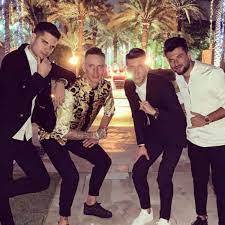 Manchester united's brand new signing, jadon sancho, could be handed the legendary no 7 shirt. Bvb Spieler Feiern Silvester In Dubai Das Sind Die Schonsten Bilder Bvb
