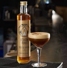 Caramel apple cider, salted caramel apple cider punch, bubblegum delight, crispy creme, fuzzy bunny, and more. What To Mix With Caramel Vodka Salted Caramel Vodka Recipe Mix That Drink Caramel Vodka Adds Complexity To Mixed Drinks