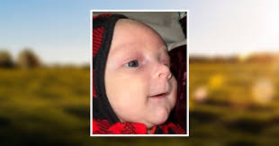 Sarah Kennett's Instagram, Twitter & Facebook