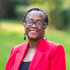 Dee Lavigne's Instagram, Twitter & Facebook