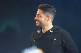 كشف الفنان محمد حماقي ، عن استعداده لأحياء حفل غنائي ضخم في مدينة جدة يوم الجمعة الموافق 25 يونيو الجاري، بينما يتم طرح التذاكر يوم 14 يونيو في. Ù…Ø­Ù…ÙˆØ¯ Ø§Ù„Ù„ÙŠØ«ÙŠ Ø£Ù†Ø§ Ù…Ù† Ø£Ø´Ø¯ Ø§Ù„Ù…Ø¹Ø¬Ø¨ÙŠÙ† Ø¨Ø£ØºØ§Ù†ÙŠ Ø§Ù„Ù†Ø¬Ù… Ù…Ø­Ù…Ø¯ Ø­Ù…Ø§Ù‚ÙŠ Ø§Ù„Ù…ØµØ±ÙŠ Ø§Ù„ÙŠÙˆÙ…