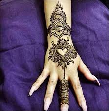Heart Shaped Mehndi Designs 20 Simple Henna Heart Designs Mehndi Designs For Hands Henna Tattoo Designs Henna Heart