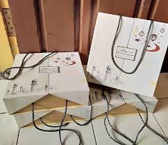 Musim ini, jangan lupa membeli kertas pembalut dan kotak hadiah yang dibuat terlebih dahulu dan pelajari bagaimana membuat kotak hadiah krismas! Gift Box Souvenir Hampers Box Packaging Wa 0813 3308 4125 Home Facebook