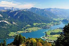 Wolfgang's main attractions are its cathedral, a popular pilgrim site built in 976, and the luxurious spa hotel weißes rössl known from the tacky austrian operetta im weißen rössl am wolfgangsee. st. Wolfgangsee Ihr Traumurlaub Am Traunsee