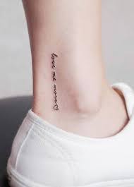Tatouage phrase avant bras femme god is still working on me tatoo. Inspiration Tatouage Phrases 30 Idees Tatoo Bras Avec Phrases Homme