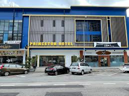 תמונה של ‪dillenia homestay‬, ג'והור בארו: Best Price On Hotel Zamburger Bukit Indah In Johor Bahru Reviews