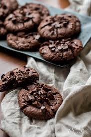 Schoko Cookieskostlich Schokoladige Und Sehr Einfache Cookies Die Ohne Besondere Zutaten Auch Vegan Schoko Cookies Rezept Kekse Rezept Einfach Schoko Cookies