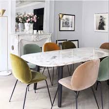 Mismatched Velvet Beetle Dining Chairs Diningroom Glaminteriors Luxe Beetle Chairs Di Dining Room Inspiration Velvet Dining Chairs Dining Chairs